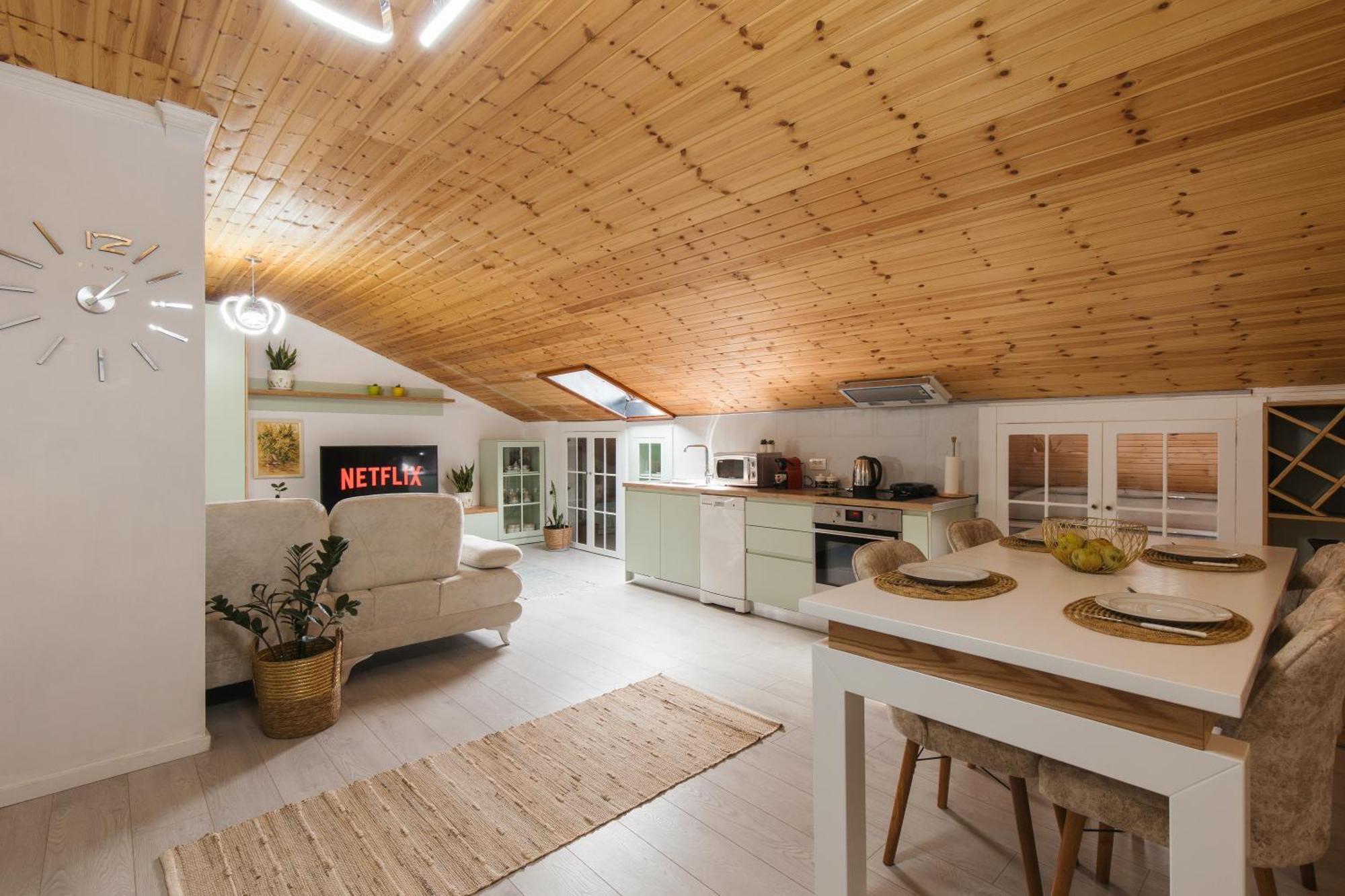 Loft By Holistay Apartament